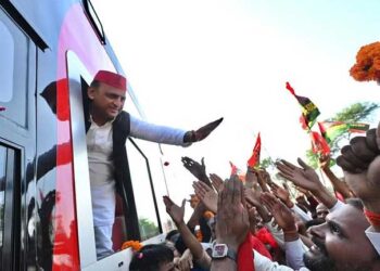 अखिलेश ने लखीमपुर से शुरू की लोक जागरण यात्रा, जातीय जनगणना के मुद्दे पर पिछड़ों-दलितों को साधने की कवायद