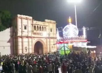 गुजरात के जूनागढ़ में दरगाह हटाने का नोटिस देने पर बवाल