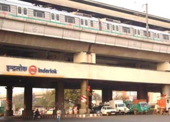 दिल्ली में इंद्रलोक मेट्रो स्टेशन पर ट्रेन के आगे कूदा युवक, मौके पर ही हुई मौत