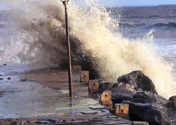 गुजरात के तट से टकराया बिपरजॉय