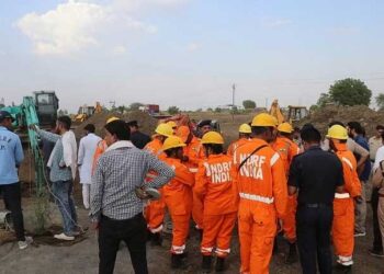 मध्य प्रदेशः सीहोर में ढाई साल की बच्ची 300 फीट गहरे बोरवेल गड्ढे में गिरी, सुरक्षित बचाने के लिए अभियान जारी