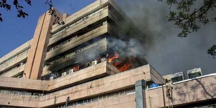 मध्य प्रदेश सरकार के 3 मंत्रालयों के दफ्तर में आग के पीछे है कोई साजिश?