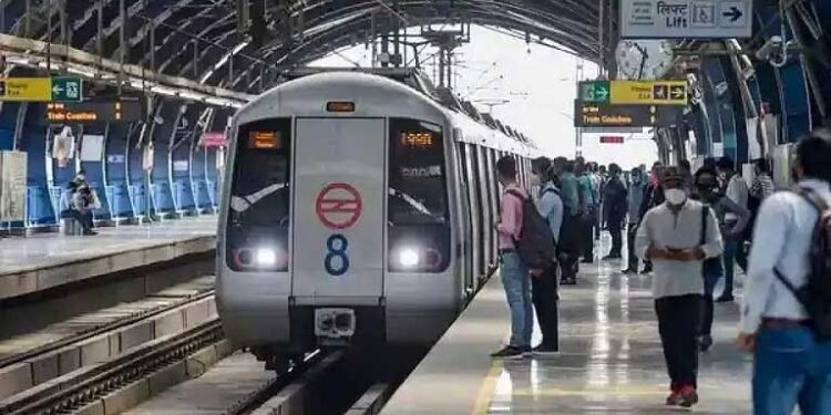 नोएडा: सेक्टर 52 स्टेशन पर मेट्रो के आगे कूदा युवक, मौके पर ही मौत, 15 दिन में आत्महत्या की तीसरी घटना