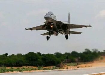 पूर्वांचल एक्सप्रेसवे पर IAF के लड़ाकू विमानों ने दिखाई ताकत