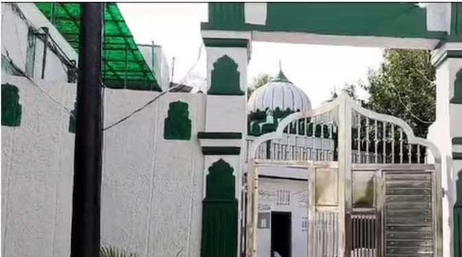 दिल्ली में रेलवे ने 2 मस्जिदों को नोटिस जारी कर अतिक्रमण हटाने का निर्देश दिया