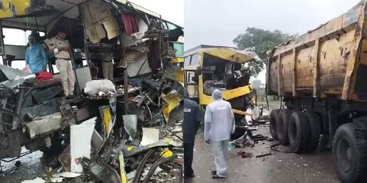 छत्तीसगढ़ में मोदी की रैली में जा रहे BJP कार्यकर्ताओं की बस ट्रक से टकराई, 2 की मौत