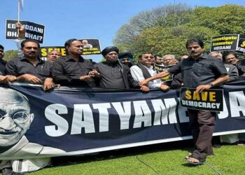 कांग्रेस ने राज्यसभा सांसदों को जारी किया व्हिप