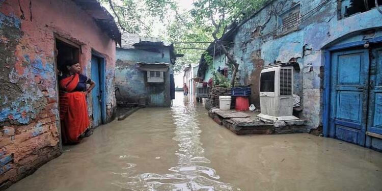 दिल्ली: बाढ़ग्रस्त इलाकों में धारा 144 लागू