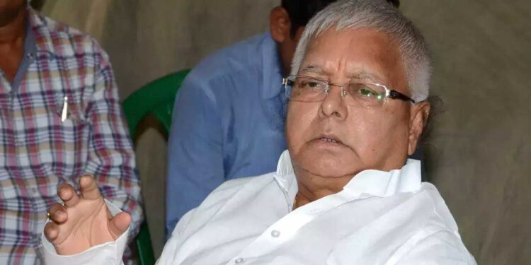 आरजेडी सुप्रीमो लालू प्रसाद यादव और उनके परिवार की 6 करोड़ 2 लाख रुपए की संपत्ति जब्त