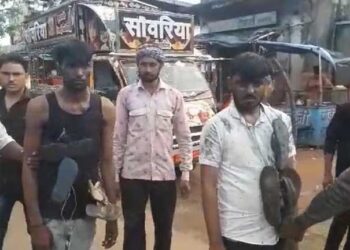 मध्य प्रदेश में पेशाब कांड के बाद फिर हैवानियत, अब दलित को खिलाया मैला