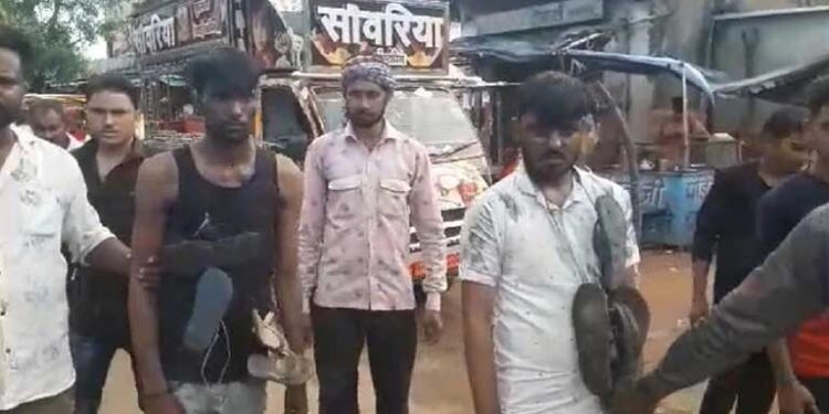 मध्य प्रदेश में पेशाब कांड के बाद फिर हैवानियत, अब दलित को खिलाया मैला