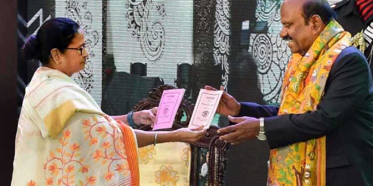 पश्चिम बंगाल में राजभवन और सरकार के बीच अब छात्र-वीसी की नियुक्ति को लेकर तनातनी