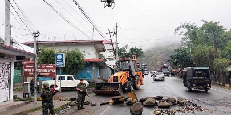 मणिपुर में उग्रवादियों ने ग्राम रक्षा बल के 3 स्वयंसेवकों की हत्या