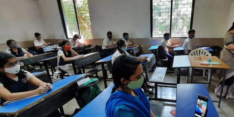 मणिपुर में हिंसा के बीच दो माह बाद कक्षा 1-8 तक के स्‍कूल खुले