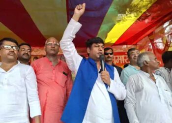 वीआईपी सुप्रीमो मुकेश सहनी मुजफ्फरपुर पहुंचे