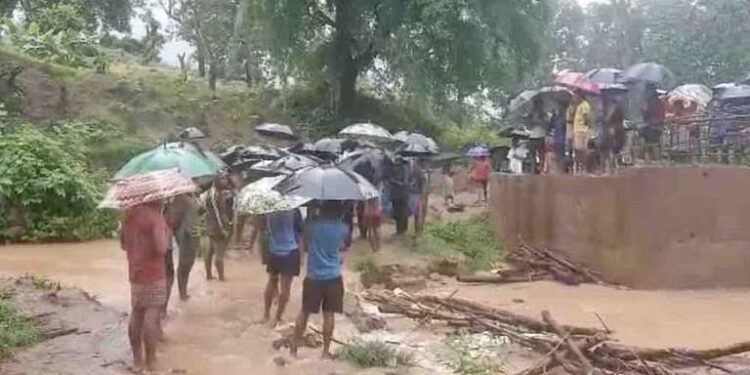 ओडिशा के रायगढ़ा में निर्माणाधीन पुलिया ध्वस्त