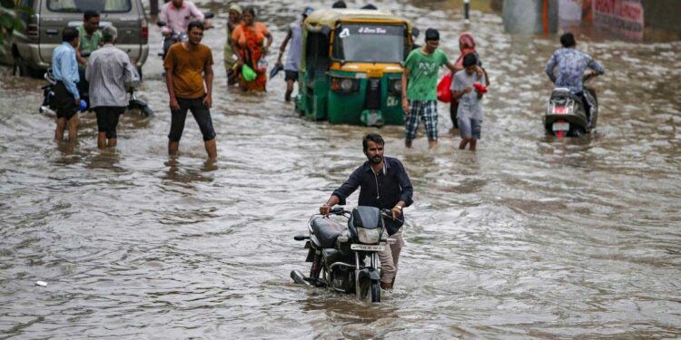 गुजरात में भारी बारिश का कहर!