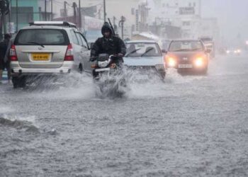 गुजरात के जूनागढ़ में भारी बारिश का कहर
