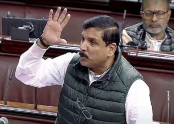 मणिपुर मुद्दे पर मोदी से सदन में जवाब की मांग पर अड़ा विपक्ष