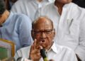 शरद पवार ने NCP की बैठक बुलाकर दिखाई ताकत, बोले- मैं ही पार्टी अध्यक्ष