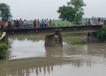 स्कॉर्पियो पानी भरे नहर में गिरा,5 की मौत