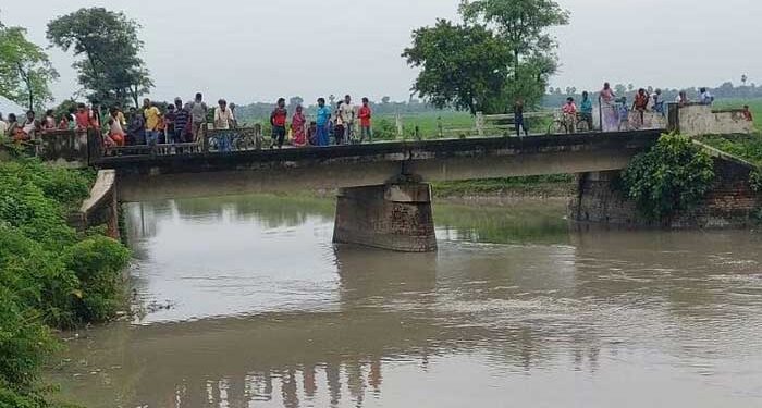 स्कॉर्पियो पानी भरे नहर में गिरा,5 की मौत