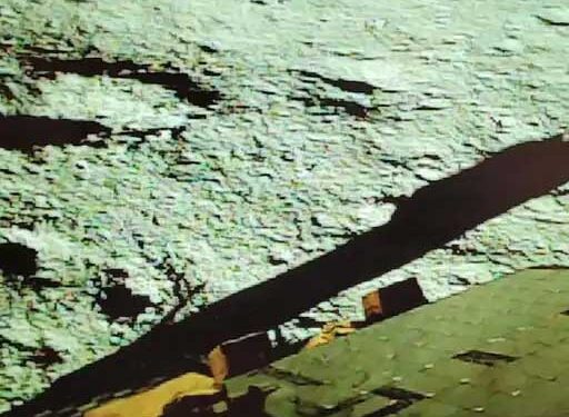 प्रज्ञान रोवर ने चंद्रमा की सतह पर घूमना शुरू कर दिया