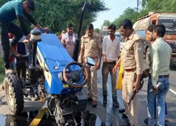 यूपी के हाथरस में भीषण सड़क हादसा