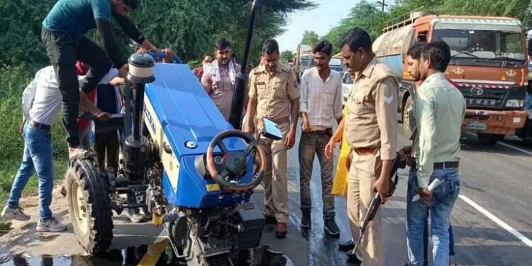 यूपी के हाथरस में भीषण सड़क हादसा