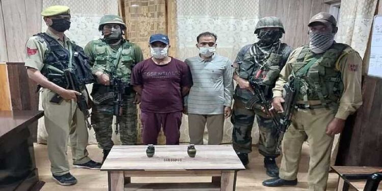 जम्मू-कश्मीर के सोपोर में लश्कर के 2 ओवर ग्राउंड वर्कर्स गिरफ्तार