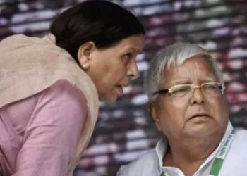 रथ में बैठकर पटना से गोपालगंज पहुंचे लालू प्रसाद