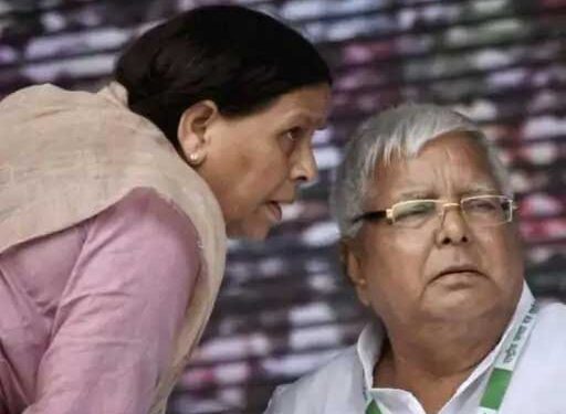 रथ में बैठकर पटना से गोपालगंज पहुंचे लालू प्रसाद