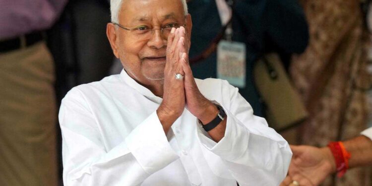 नीतीश कुमार I.N.D.I.A. गठबंधन की बैठक में शामिल होने के लिए मुंबई रवाना