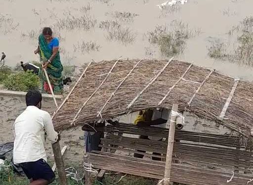 बिहार के कई जिलों में लगातार बारिश के कारण गंगा, गंडक बागमती नदियां उफान पर