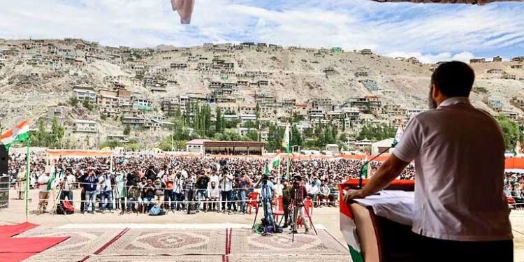 भारत की हजारों किलोमीटर जमीन पर चीन कब्जा : राहुल गांधी