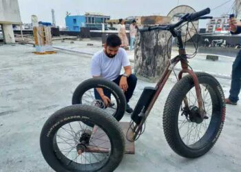 बिहार के अभिमन्यु ने बनाया थ्री-व्हीलर स्टैंड अप स्कूटर