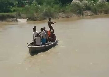 मुजफ्फरपुर के बागमती नदी में दूसरे दिन भी बचाव अभियान जारी