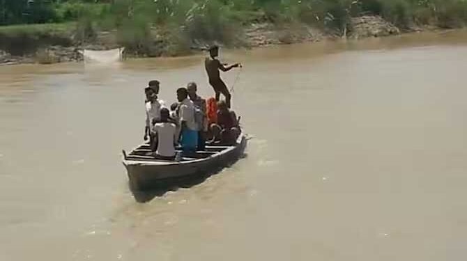 मुजफ्फरपुर के बागमती नदी में दूसरे दिन भी बचाव अभियान जारी