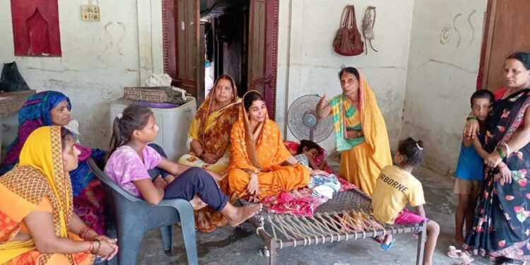 छोटे भाई ने बड़े भाई को कुदाल से काटकर मार डाला