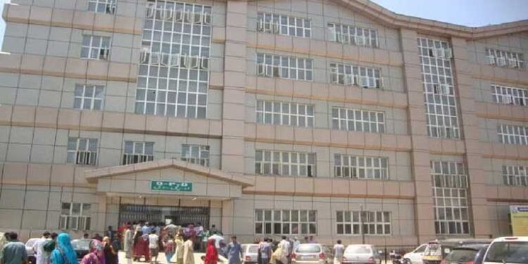 श्रीनगर के प्रमुख अस्पताल में ढोंगी 3 दिन तक करता रहा मरीज का इलाज