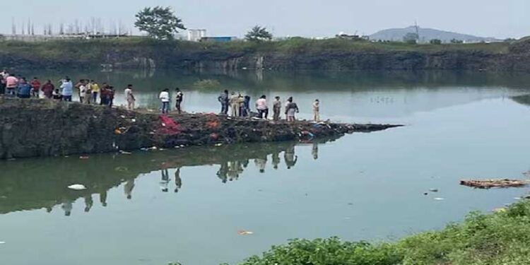 मध्य प्रदेश के इंदौर में गणेश विसर्जन के दौरान हादसा