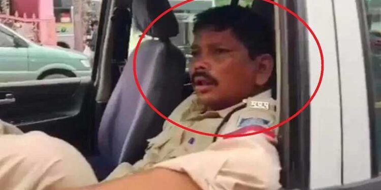 मध्य प्रदे में खाकी को शर्मसार कर देने वाला मामला सामने आया