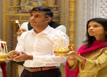 ब्रिटेन के प्रधानमंत्री ऋषि सुनक सुबह-सुबह पहुंचे अक्षरधाम मंदिर