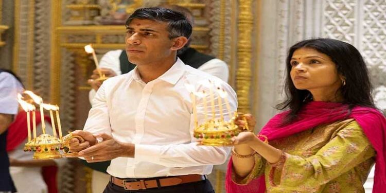 ब्रिटेन के प्रधानमंत्री ऋषि सुनक सुबह-सुबह पहुंचे अक्षरधाम मंदिर