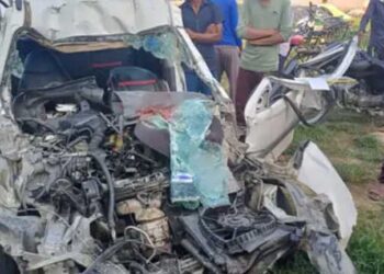 पीलीभीत-सीतापुर राजमार्ग पर एक कार और पिकअप वैन के बीच टक्कर में चार लोगों की मौत