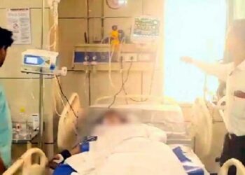 छेड़खानी का विरोध करने पर छात्रा को ट्रेन के आगे फेंका