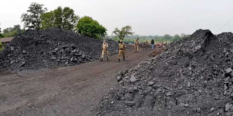 पश्चिम बंगाल कोयला खदान ढहने से तीन लोगों की मौत