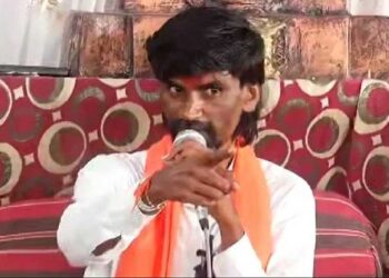 महाराष्ट्र में शिंदे सरकार को मराठा नेता की चेतावनी