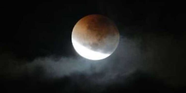 साल का आखिरी चंद्र ग्रहण आज रात