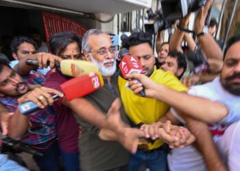 न्यूजक्लिक के प्रधान संपादक प्रबीर पुरकायस्थ और अमित चक्रवर्ती गिरफ्तार